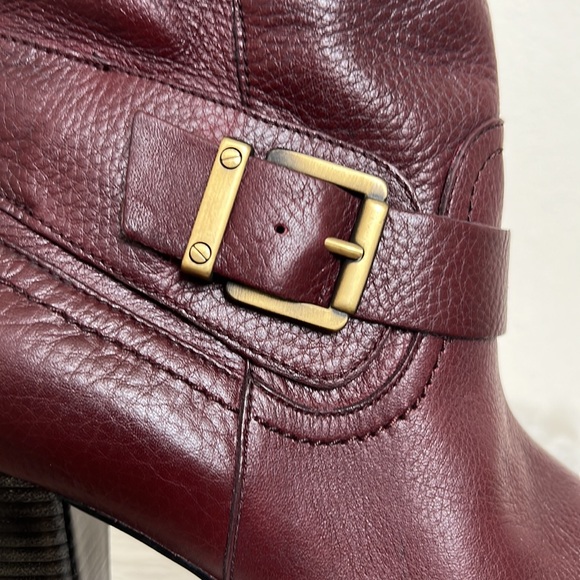 Clark’s burgundy pebbled leather and brass ankle boots - Picture 2 of 15
